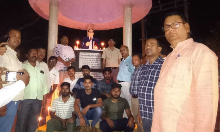 आंबेडकर प्रतिमा स्थल सफाई अभियान चलाया