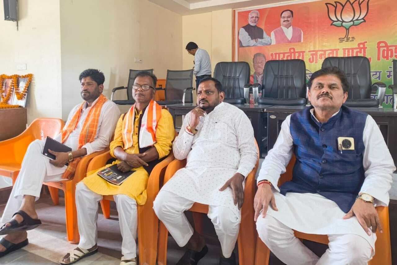 भाजपा के सक्रिय सदस्यों को किया गया सम्मानित