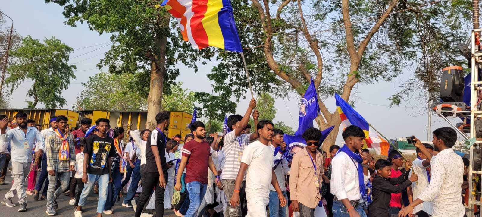 बाबा साहेब की जयंती की पूर्व संध्या बोधगया में निकाला जुलूस