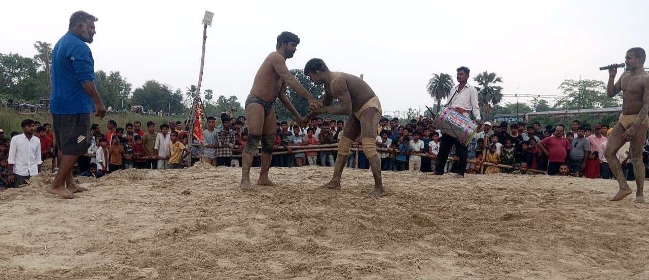 Darbhanga News: नेपाल के राहुल थापा ने झांसी के पहलवान हलचल को कर दिया चित्त