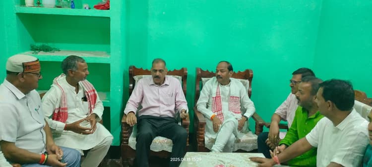 Political news :पूर्व सीएम रघुवर दास ने कार्यकर्ताओं में जोश भरा