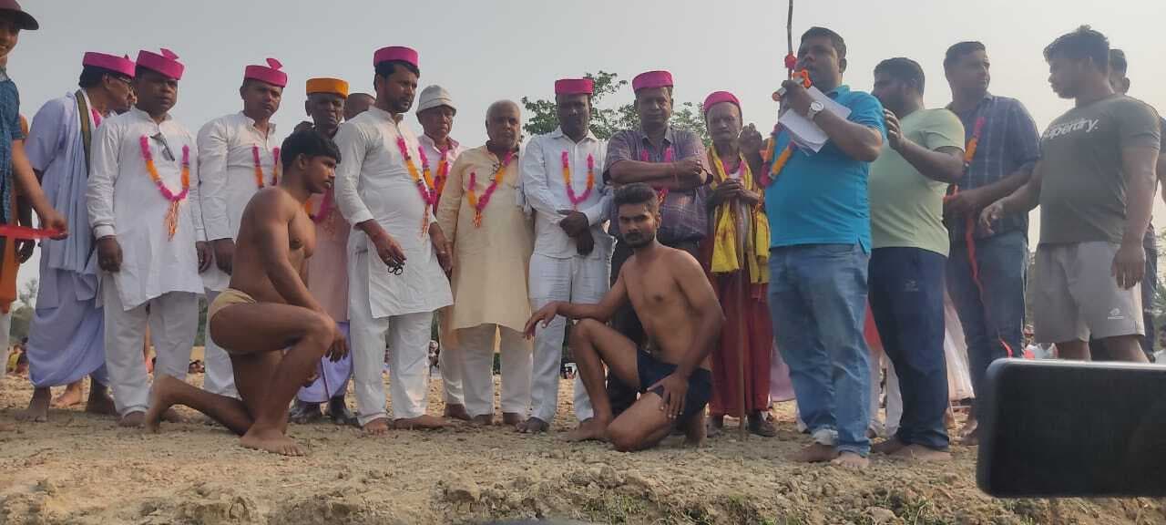 Madhubani News : छोटू ने प्रताप पहलवान को दी पटखनी