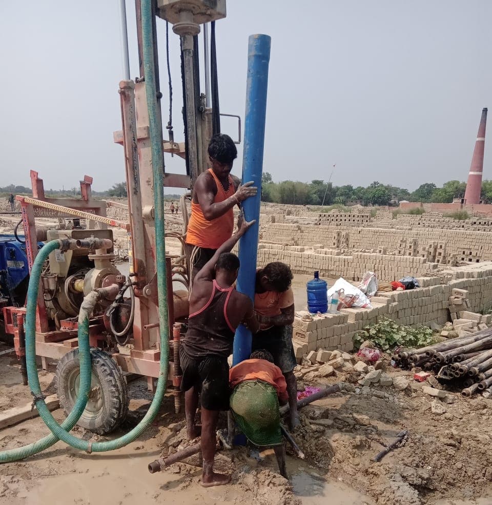 Madhubani News : पीएम के आगमन को ले लगाया जा रहा सबमर्सिबल