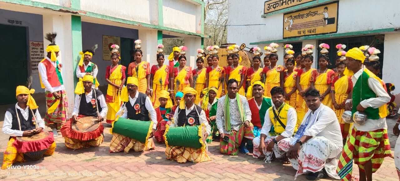 Dhanbad News: गुरीटांड़ में कराम विनती महोत्सव का आयोजन