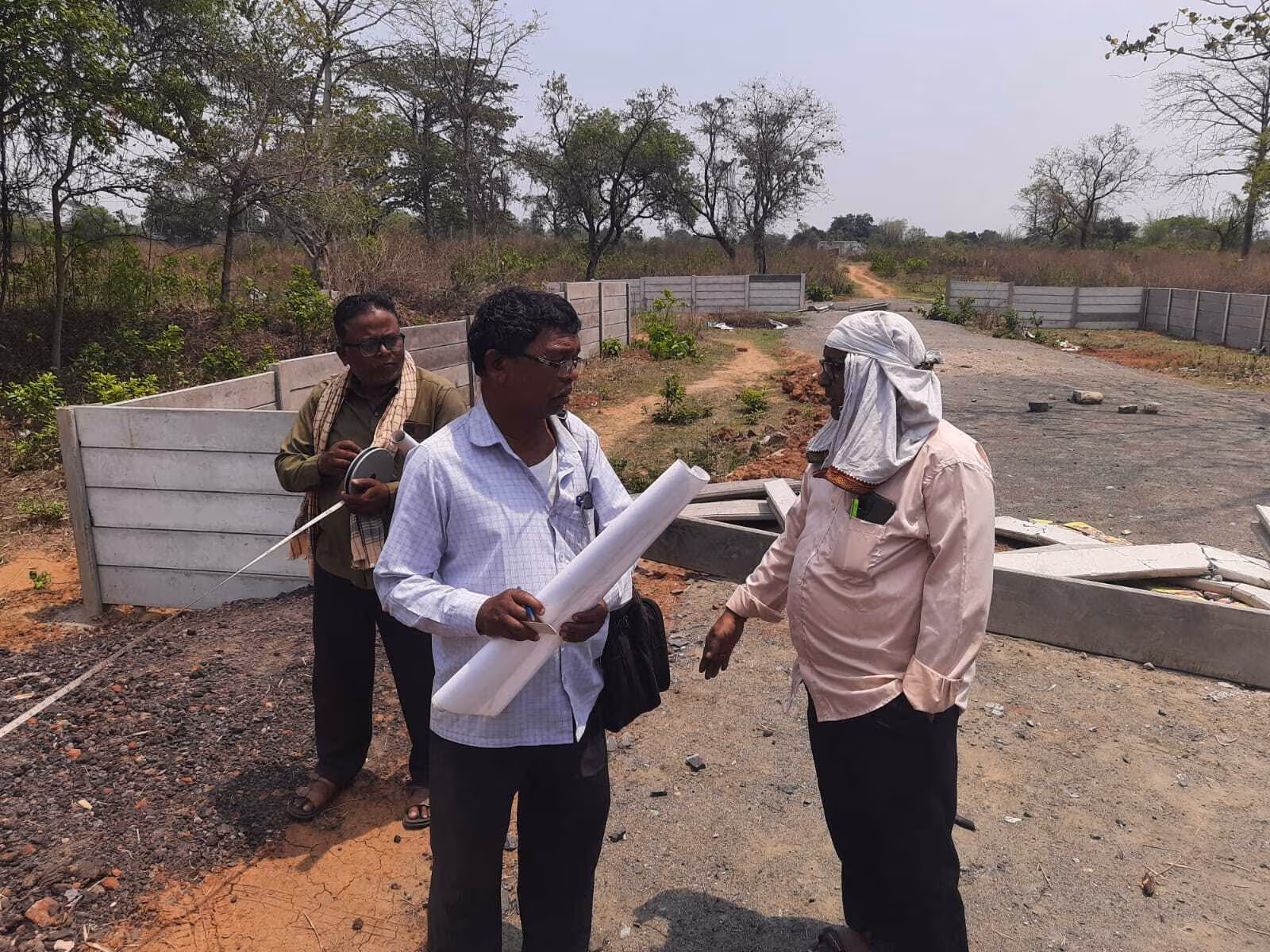 Dhanbad News: मापी में रैयती निकली निर्माणाधीन पुल की जमीन