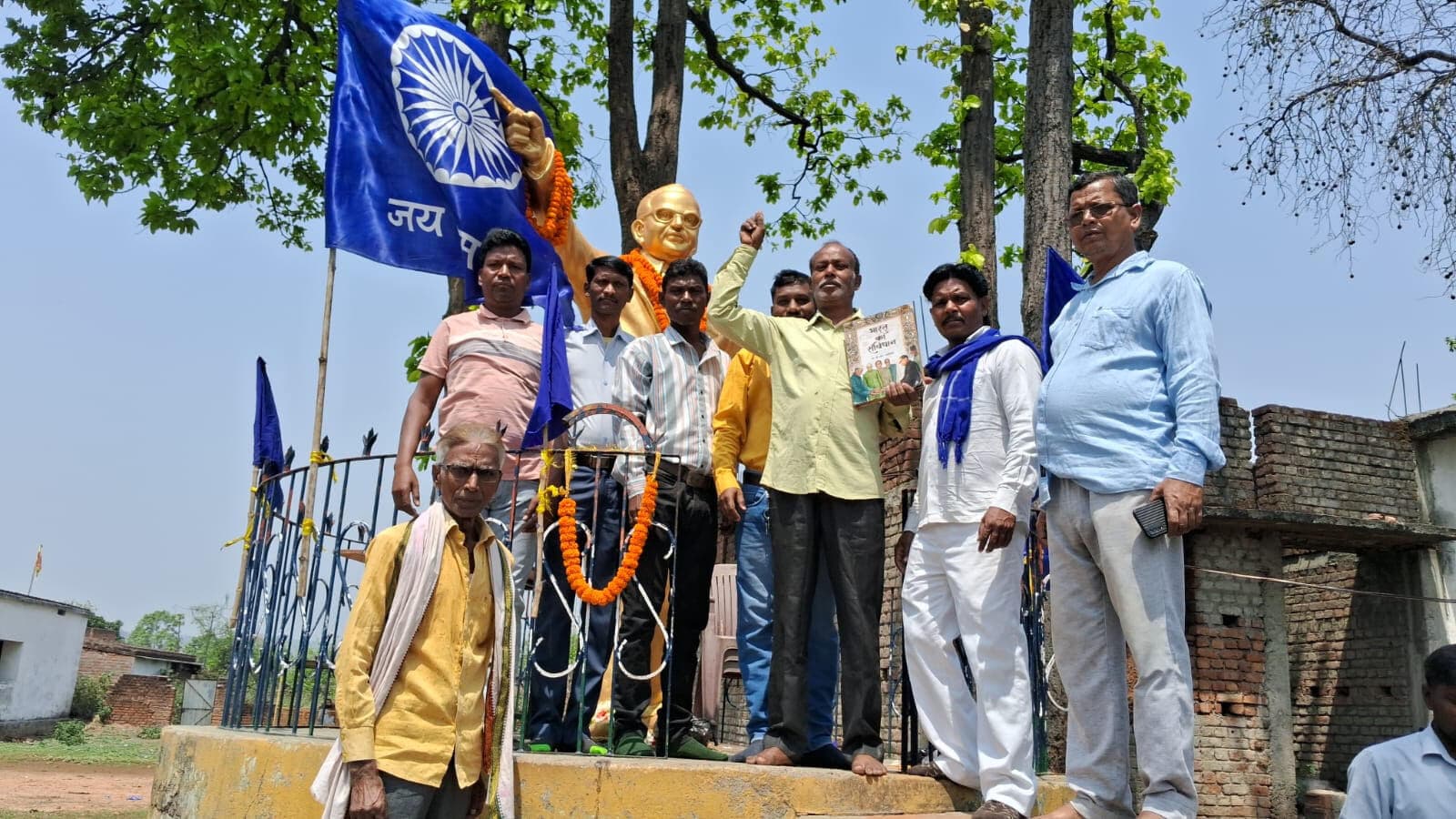 चरही व बिनकरवा में डॉ आंबेडकर की जयंती मनायी गयी