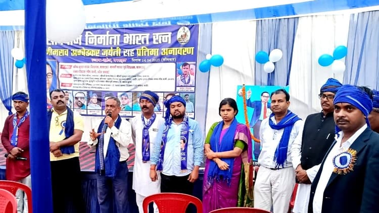 बरकट्ठा के सक्रेज गांव में बाबा साहेब की प्रतिमा का अनावरण