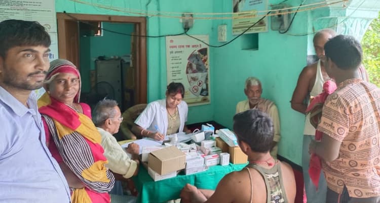 आयुष्मान आरोग्य मंदिर की सातवीं वर्षगांठ पर हेल्थ मेला का आयोजन