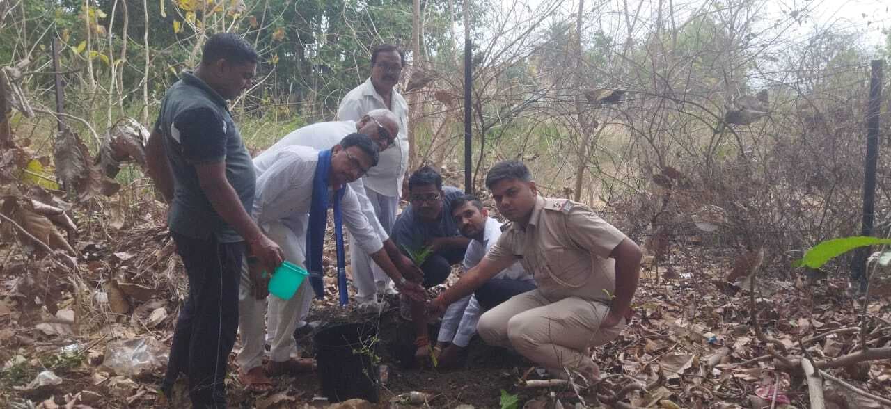 आंबेडकर जयंती पर थाना परिसर में हुआ पौधरोपण
