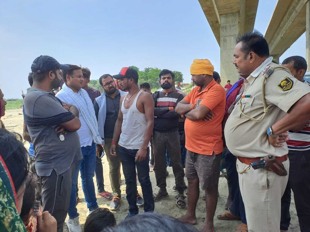 पति के साथ ससुराल जा रही नवविवाहिता ने नदी में कूदकर दे दी जान