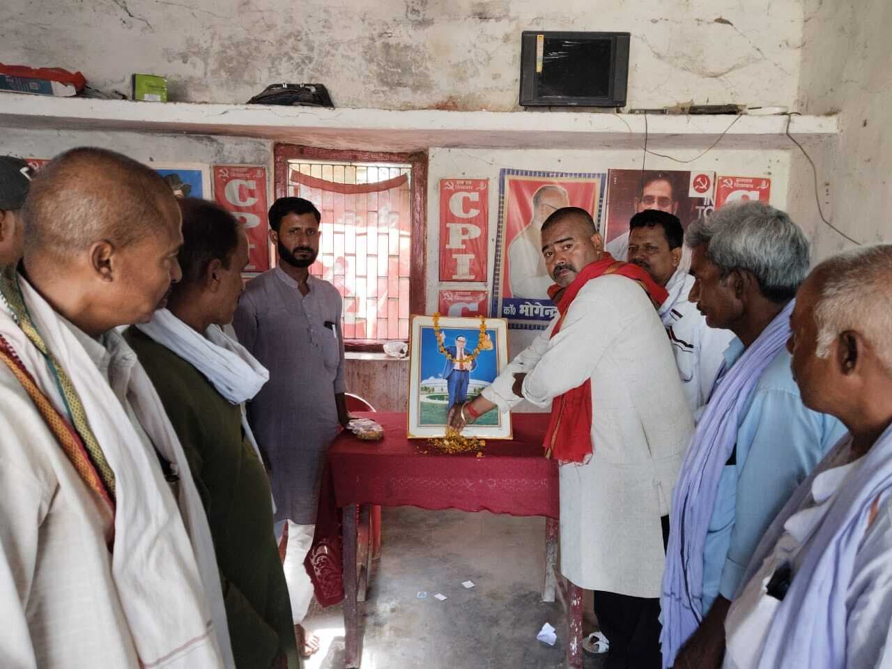 Madhubani News : बाबा साहेब के दिखाये मार्ग पर चलने का लिया संकल्प