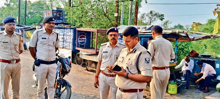 अपराध नियंत्रण के लिए डीआइजी के नेतृत्व में चलाया गया वाहन चेकिंग अभियान