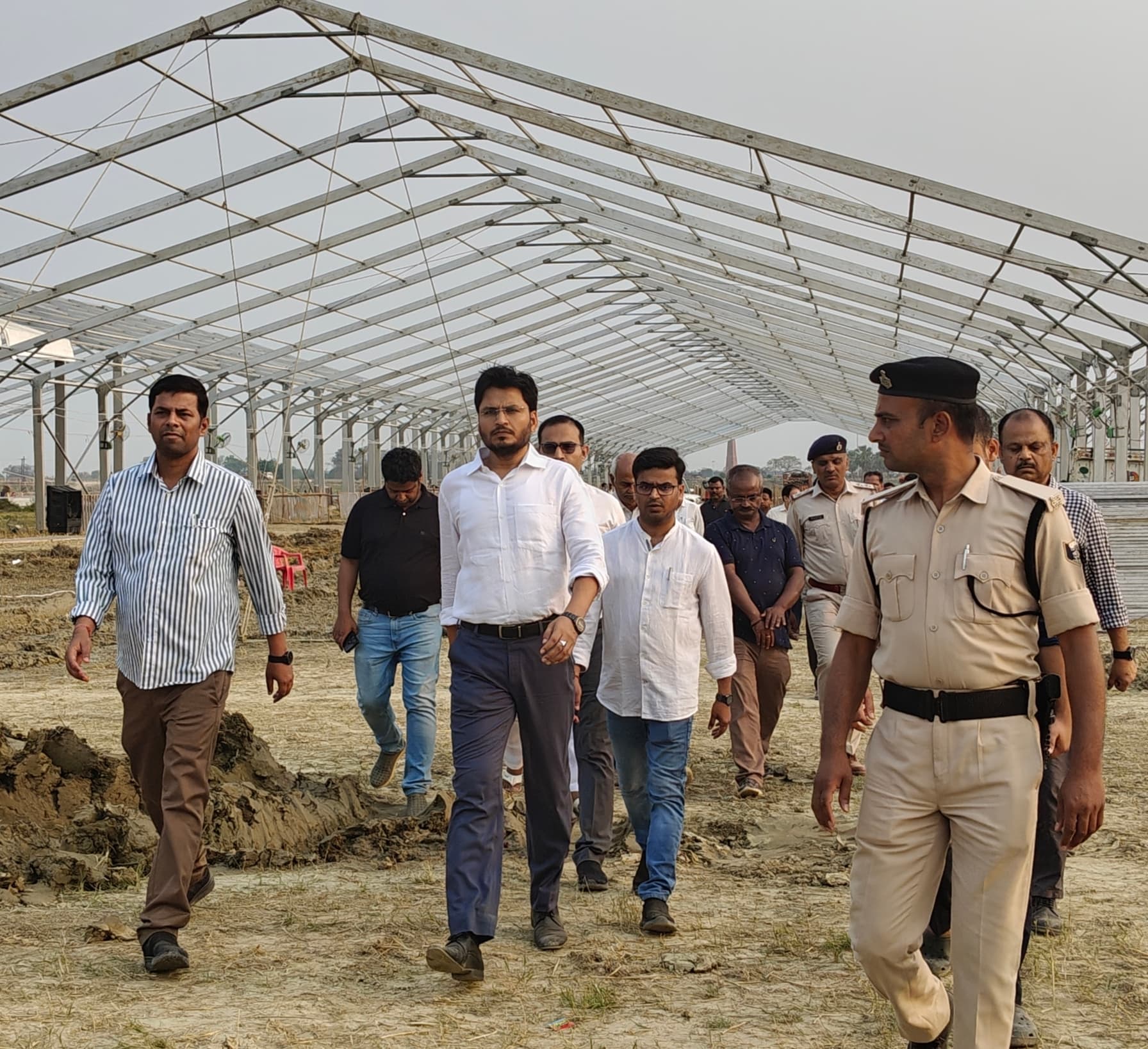 Madhubani News : डीएम ने पीएम के प्रस्तावित कार्यक्रम स्थल का किया मुआयना