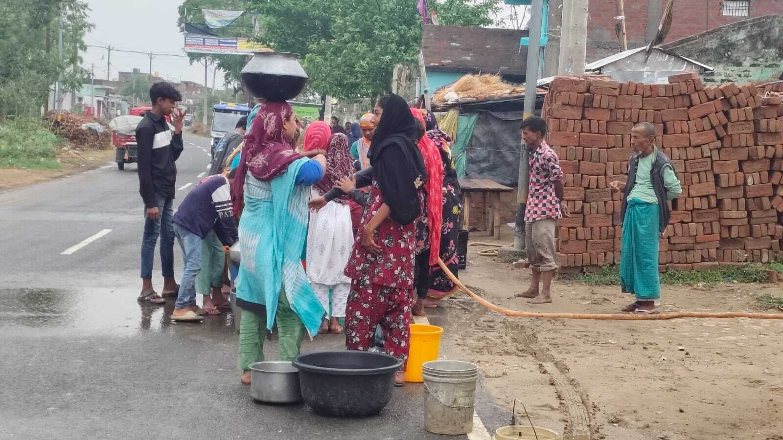 Madhubani News : शहर में तेजी से गिर रहे भूजल स्तर से पेयजल की समस्या हुई गंभीर