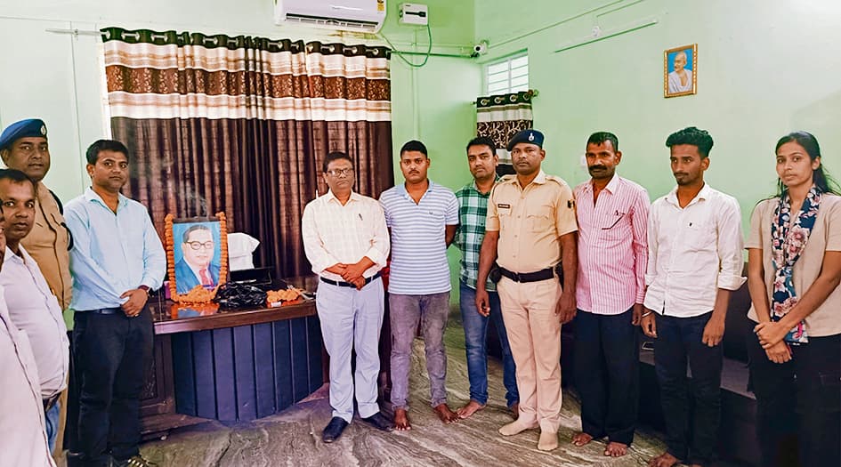 बखरी में झंडा लगाने को लेकर उपजे विवाद के बीच जयंती पर याद किये गये बाबा साहब