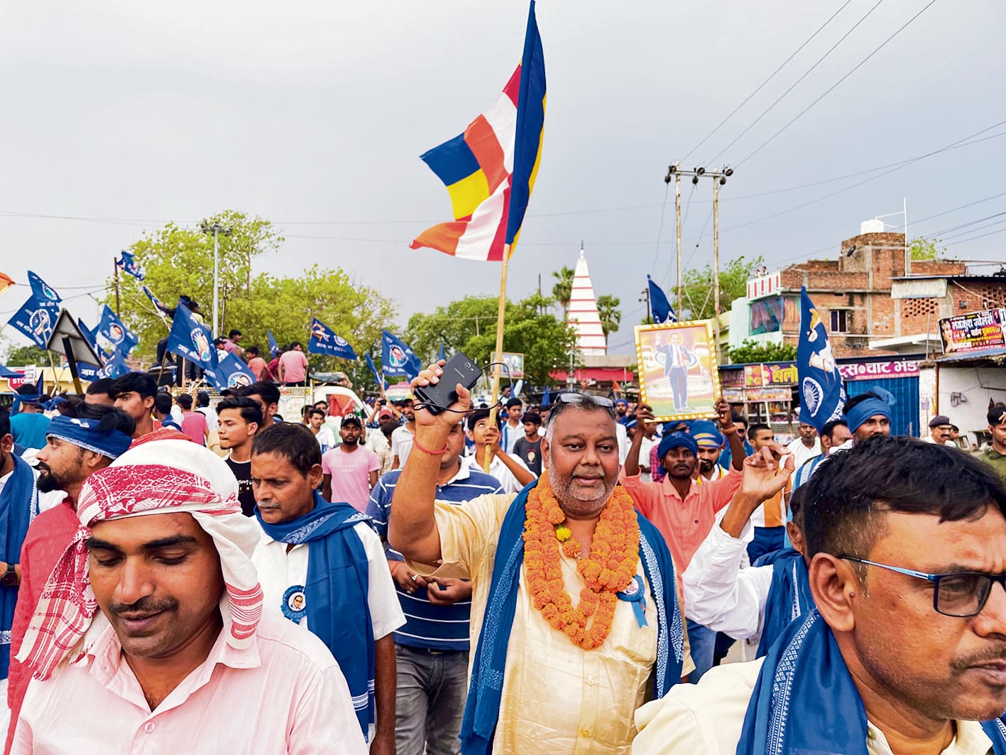 Ara News : पीरो शहर में बाजे-गाजे के साथ निकाली गयी शोभायात्रा