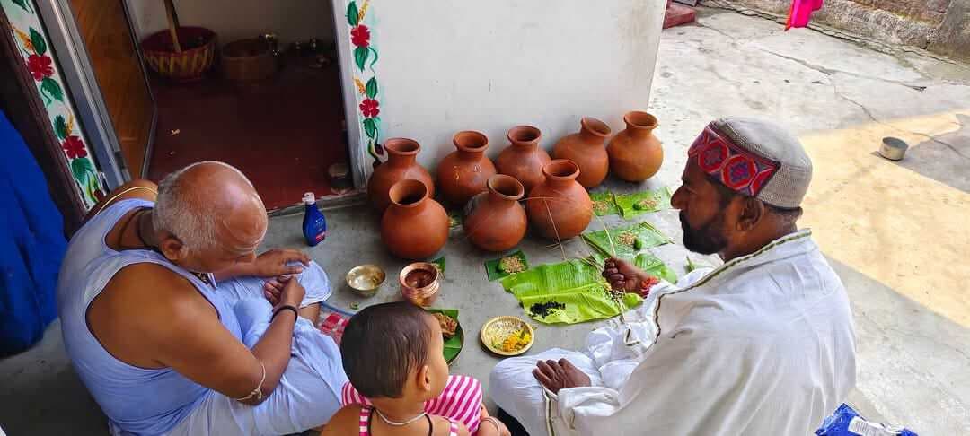 Madhubani News : पारंपरिक तरीके शांतिपूर्ण वातावरण में शुरू हुआ जुड़शीतल का पर्व