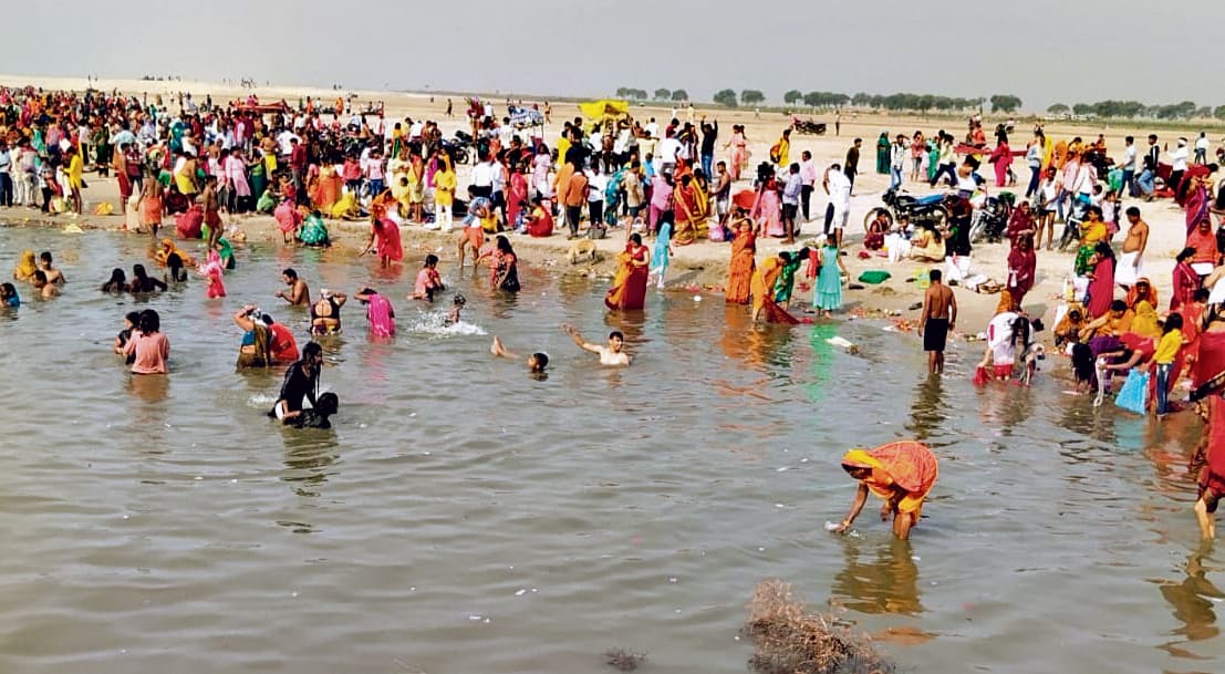 Ara News : सत्तू, गुड़ और गीतों संग मना पारंपरिक सतुआन पर्व