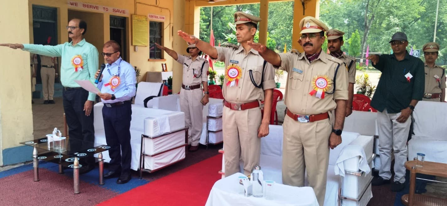 Bokaro News : अग्निशमन सेवा सप्ताह शुरू, शहीदों को दी श्रद्धांजलि