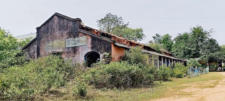 east singhbhum news:अधिकतर बांग्ला स्कूल खंडहर में तब्दील, पढ़ाई से वंचित हो रहे बच्चे