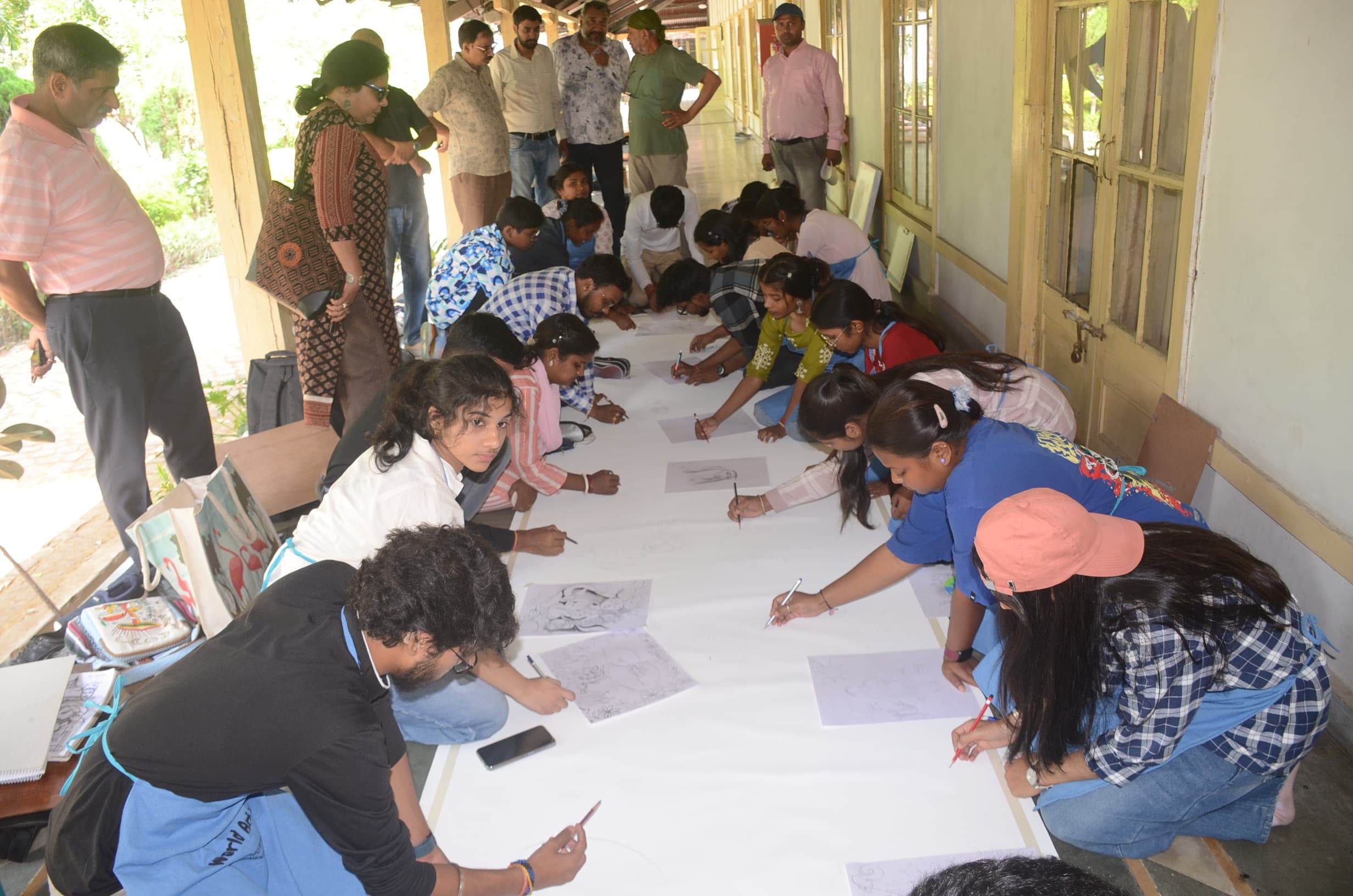 ranchi news : आड्रे हाउस में कलाकारों का जमावड़ा, कैनवास पर उभरी भावनाएं