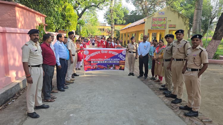 छात्राओं ने निकाली प्रभातफेरी, फायर ब्रिगेड के कर्मचारियों ने की मॉकड्रिल, अग्निशमन सेवा सप्ताह का दूसरा दिन