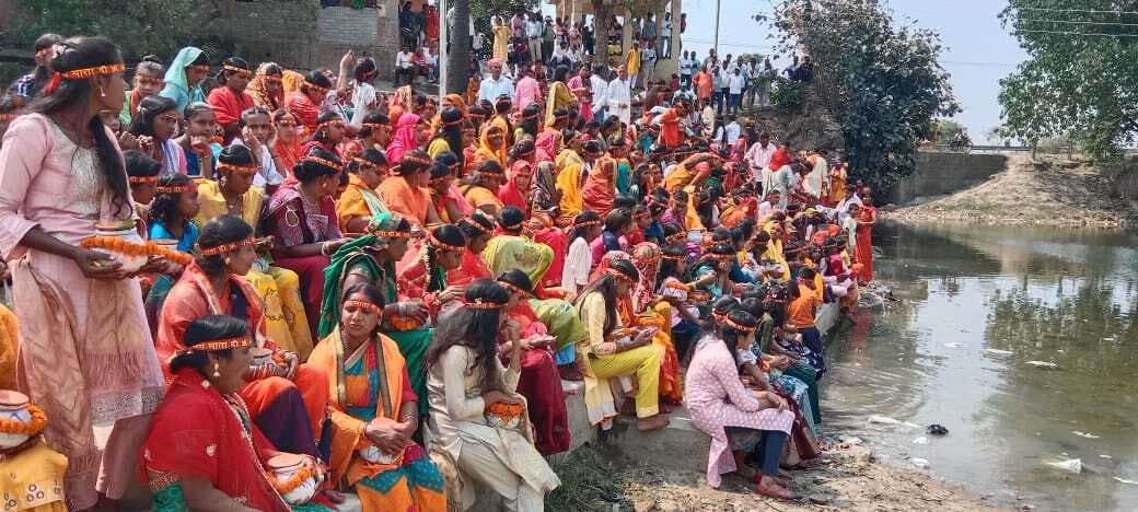 रुकुनपुर गांव में कलशयात्रा के साथ श्रीमद्भागवत कथा ज्ञान यज्ञ शुरू