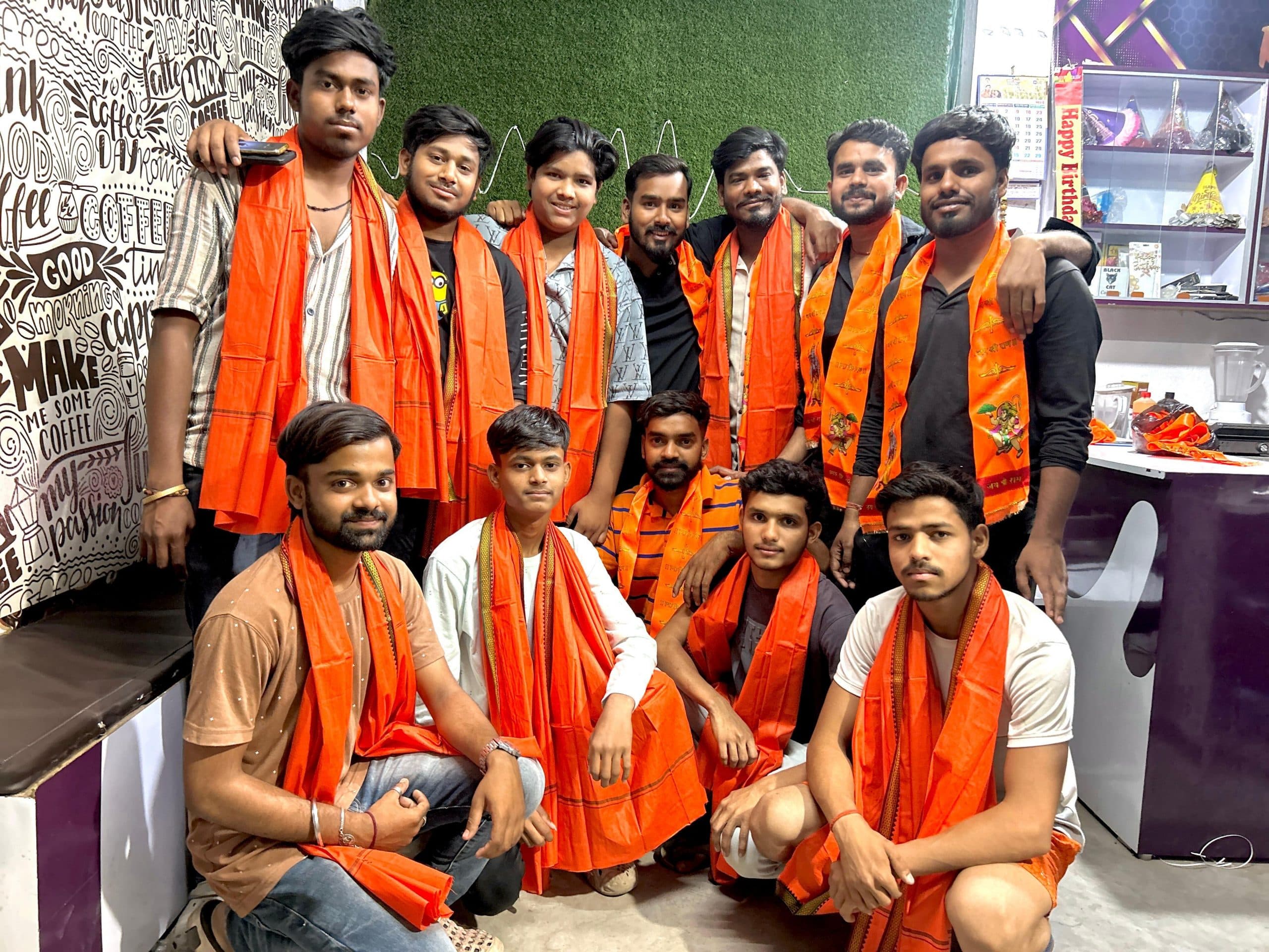 गुरारू में बजरंगदल के कार्यकर्ताओं को किया सम्मानित