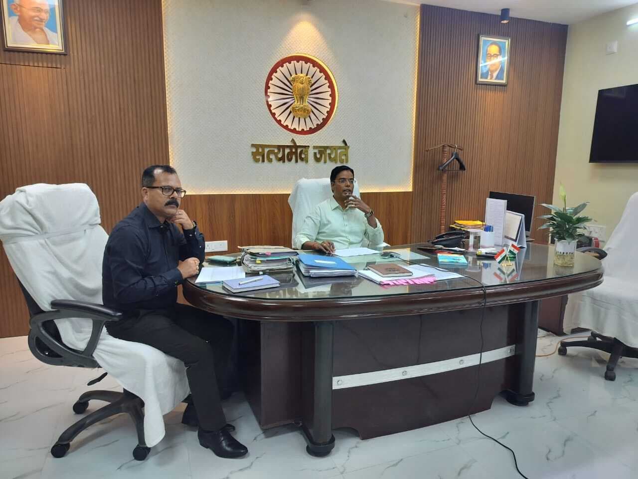 डीएम ने की प्रधानमंत्री आवास योजना (ग्रामीण) की प्रगति समीक्षा