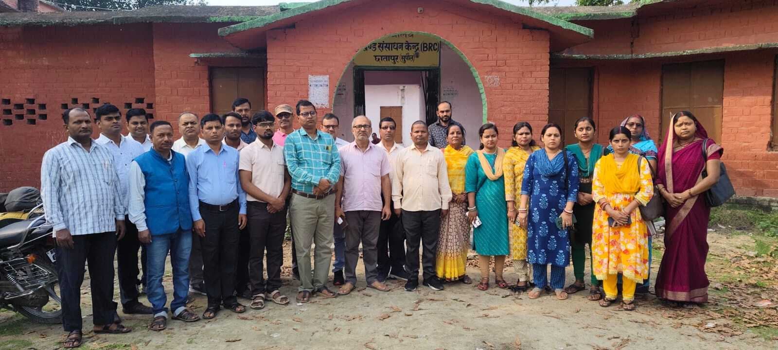 रसोईया की मौत के बाद उत्पन्न हालात से सभी शिक्षकों में खाैफ, बीइओ को आवेदन देकर विद्यालय बंद रखने की दी जानकारी