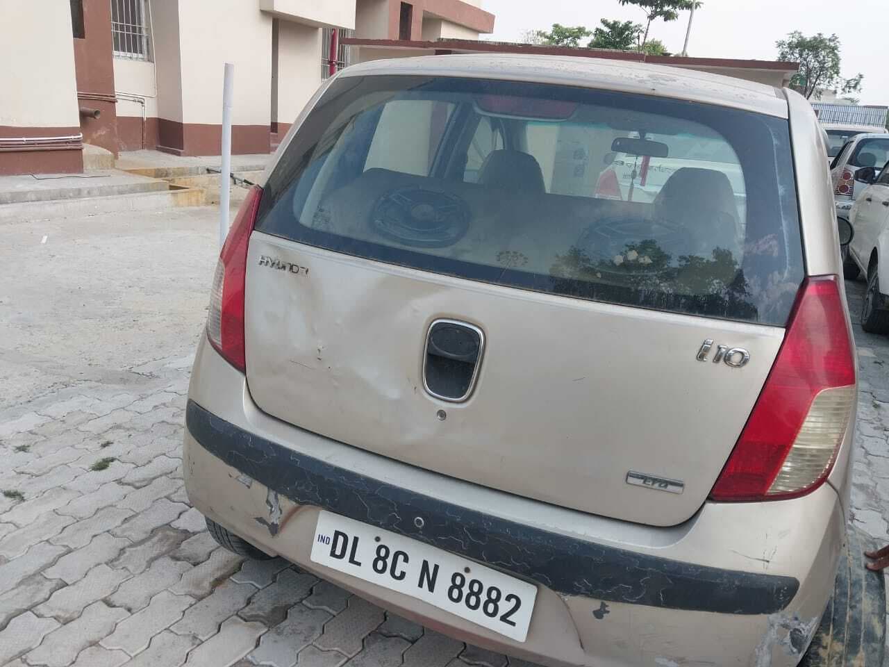 कार से 660 बोतल शराब बरामद, तस्कर फरार