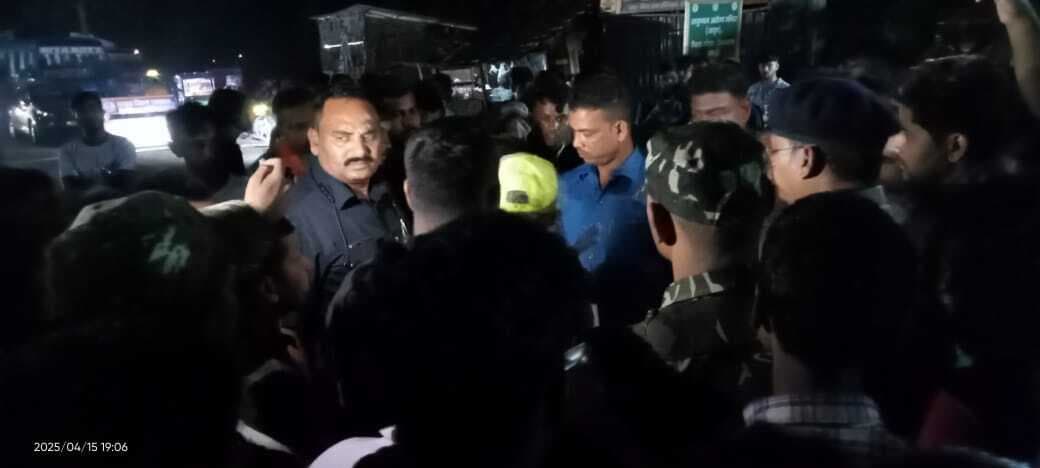 हाइवा धक्के से बाइक चालक की मौत, आक्रोशित लोगों ने सड़क किया जाम