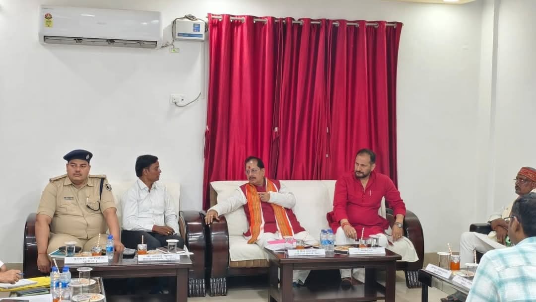 उप मुख्यमंत्री ने अधिकारियों के साथ की बैठक, दिये कई आवश्यक निर्देश