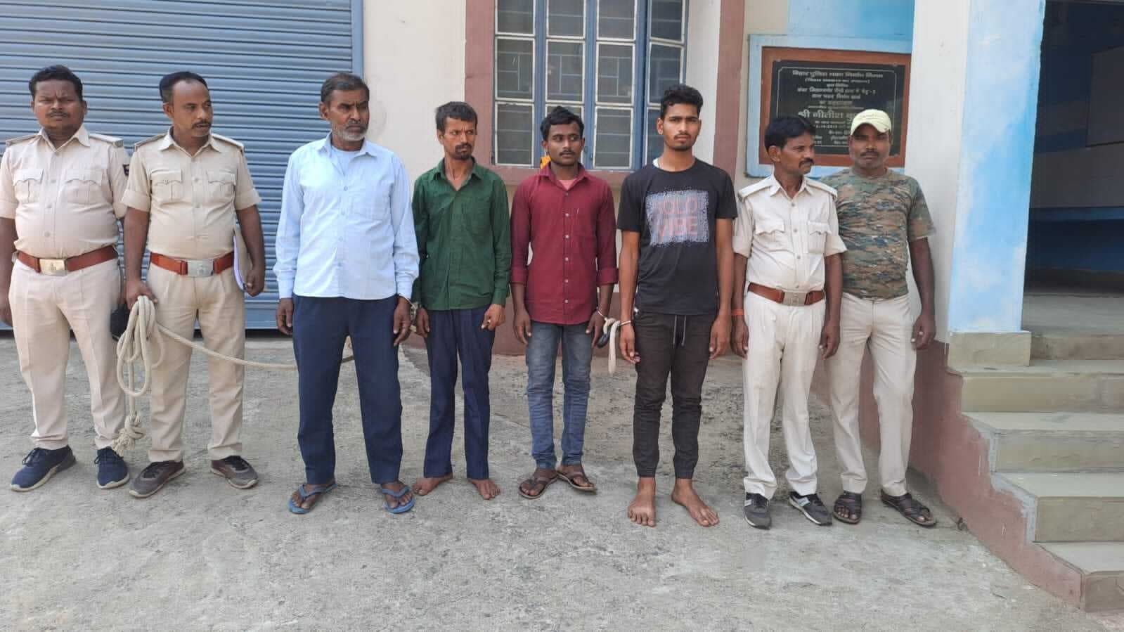 11 बालू माफियाओं पर प्राथमिकी दर्ज, चार को भेजा जेल