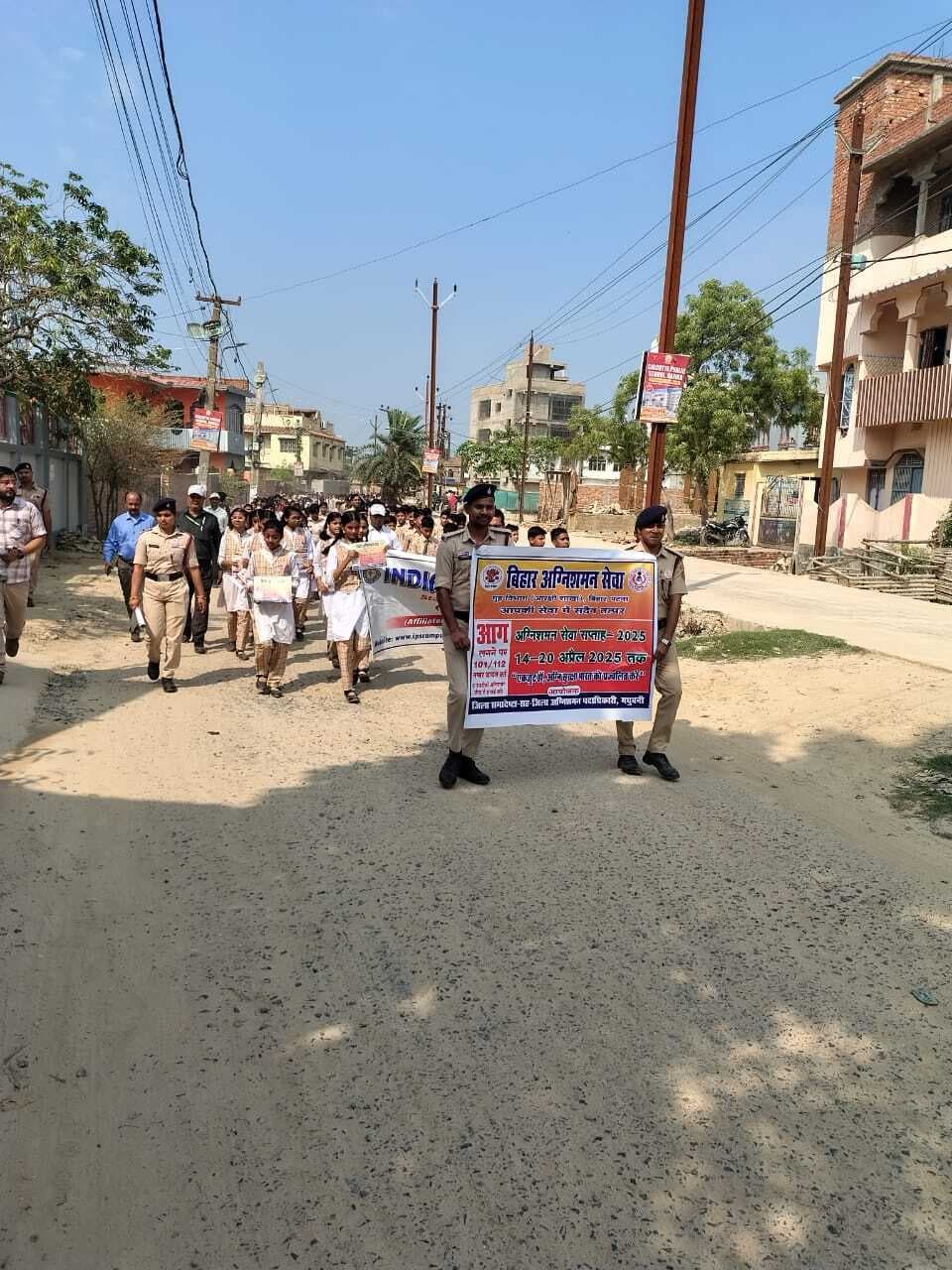 Madhubani News : आग से सुरक्षा के लिए निकाली जागरूकता रैली