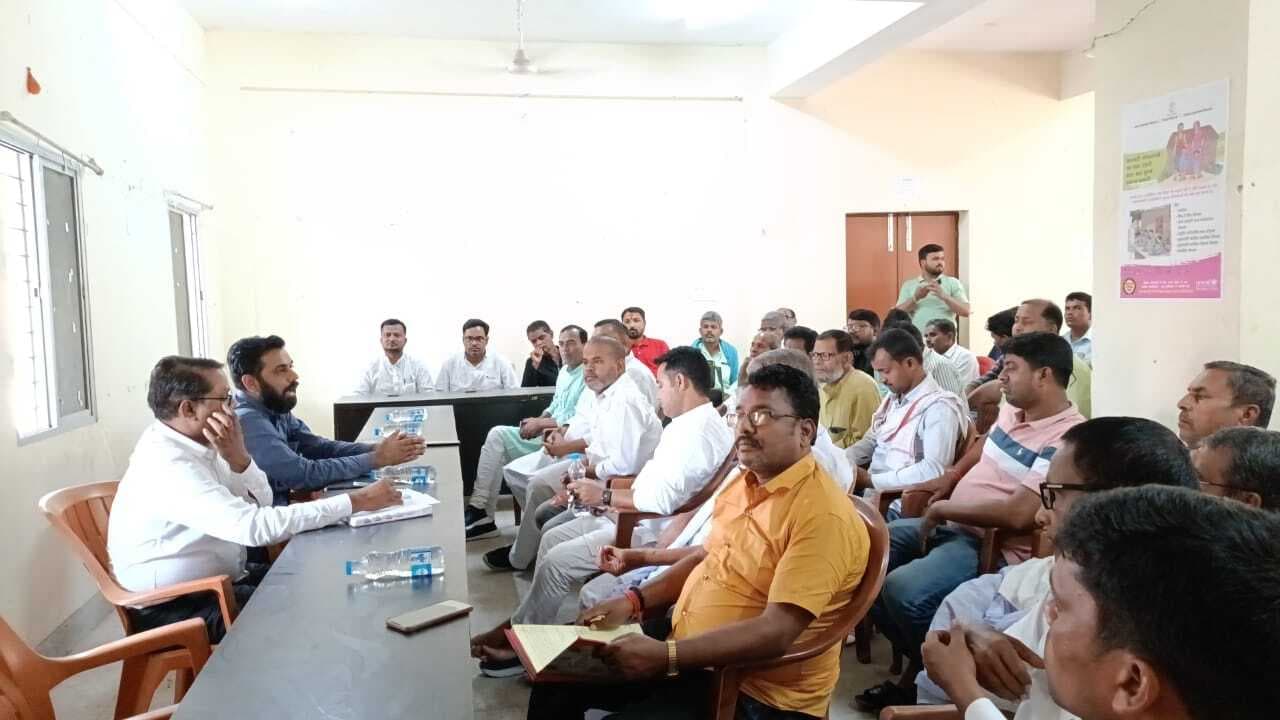 Madhubani News : पीएम के प्रस्तावित कार्यक्रम सफल बनाने के लिए किया विचार - विमर्श