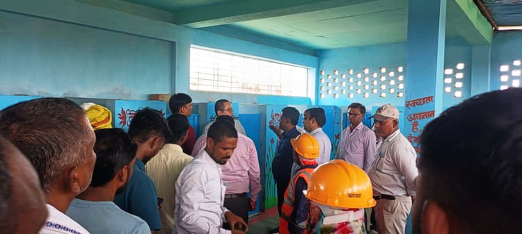 Bhagalpur News: स्वच्छता कर्मियों को दिया निर्देश, साफ-सफाई में न बरते कोताही