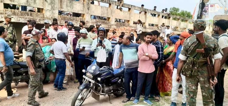 East Singbhum News : आधे दाम पर सामान देने का झांसा देकर करोड़ों की ठगी, कंपनी का संचालक फरार