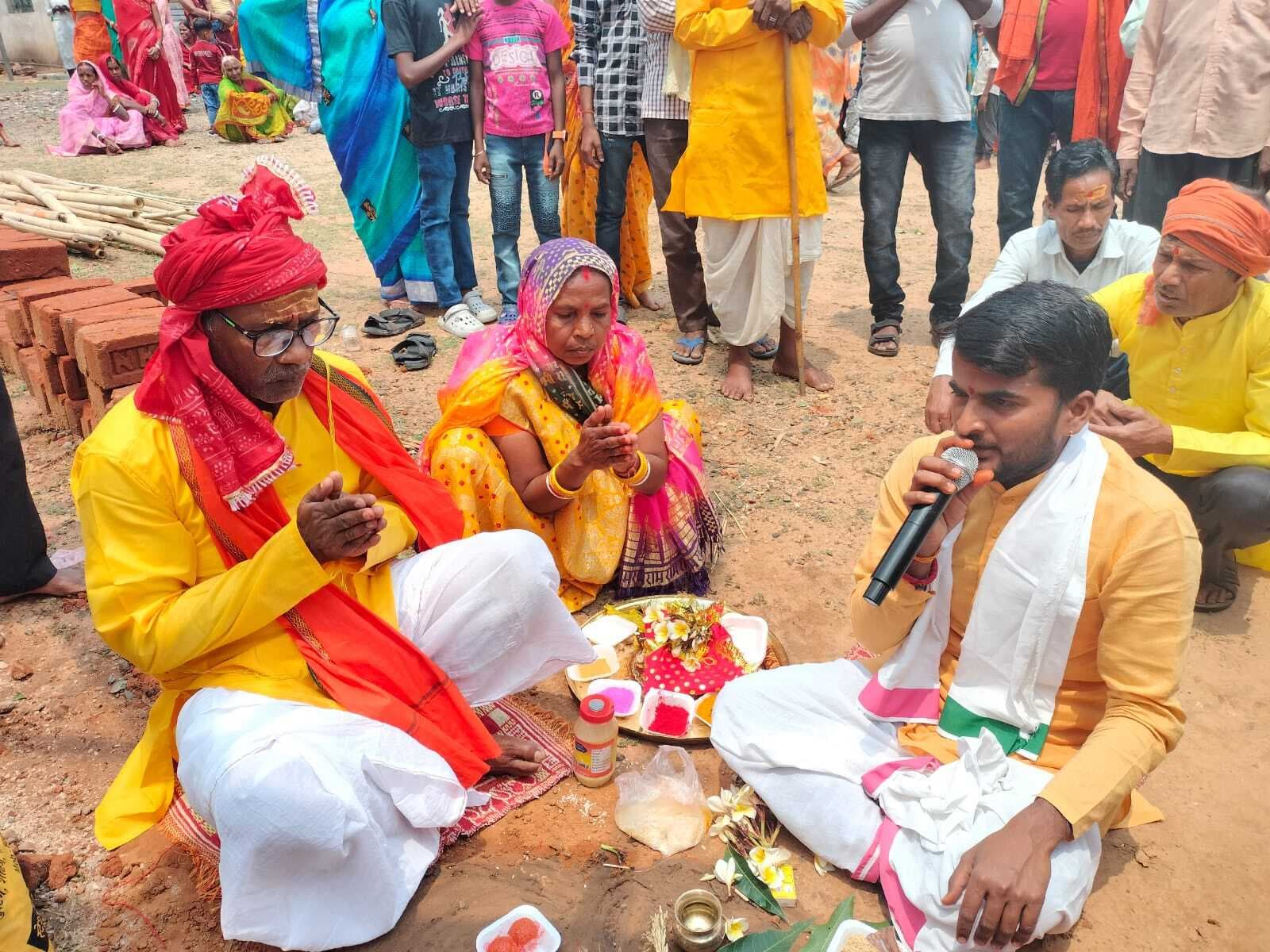 Giridih News: प्राण प्रतिष्ठा महायज्ञ को लेकर किया गया ध्वजारोहण