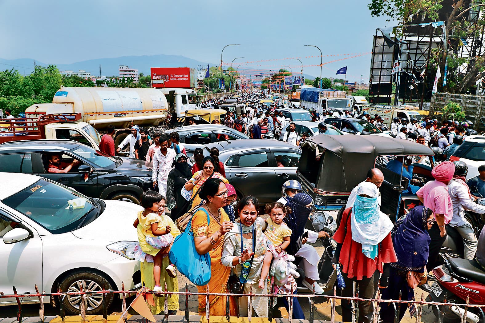 jamshedpur : आठ घंटे का महाजाम, परेशान रहे शहरवासी