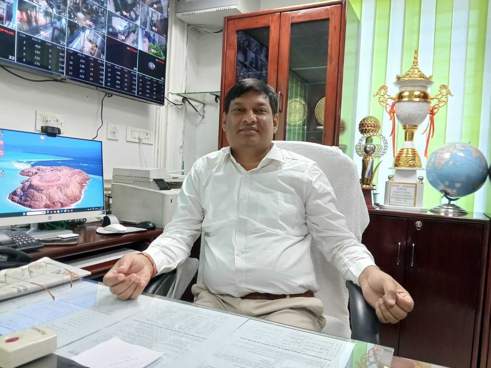 Jamshedpur News : पीएफ की कटौती ज्वाइनिंग की तारीख से अनिवार्य, गड़बड़ी पर होगी कार्रवाई : उपेंद्र प्रताप सिंह