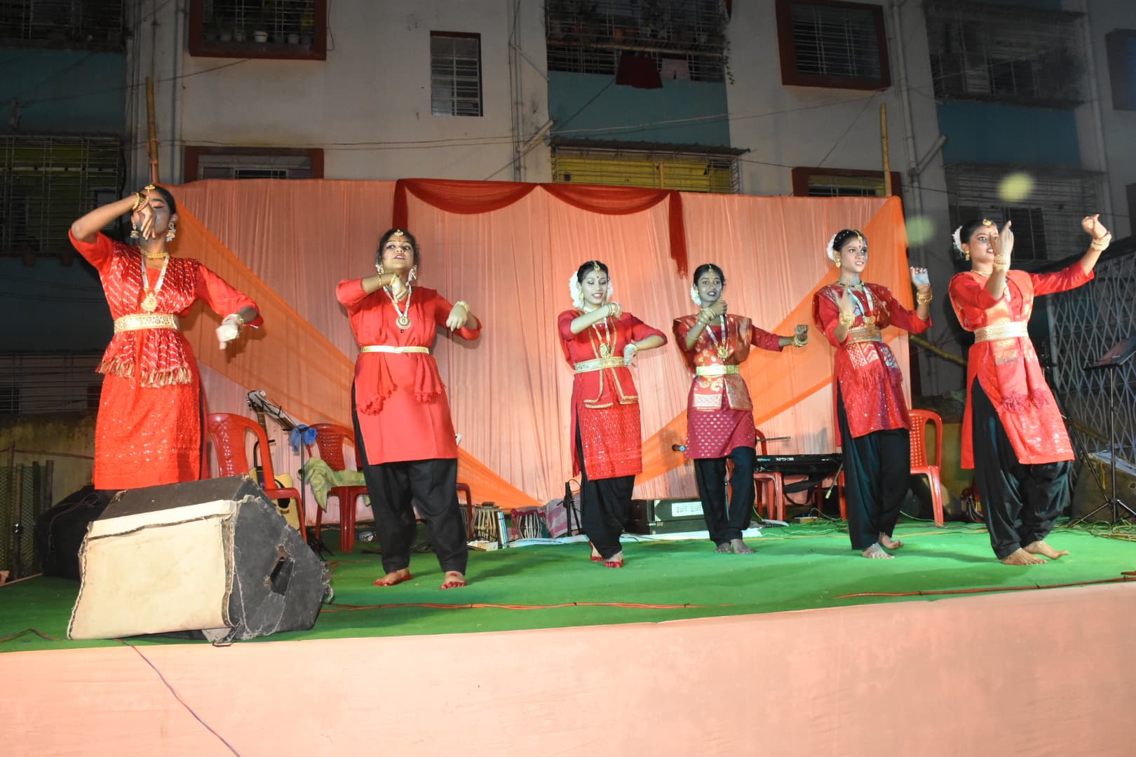 Dhanbad News: पूजा-अर्चना कर बंगाली समुदाय ने की नववर्ष की शुरुआत