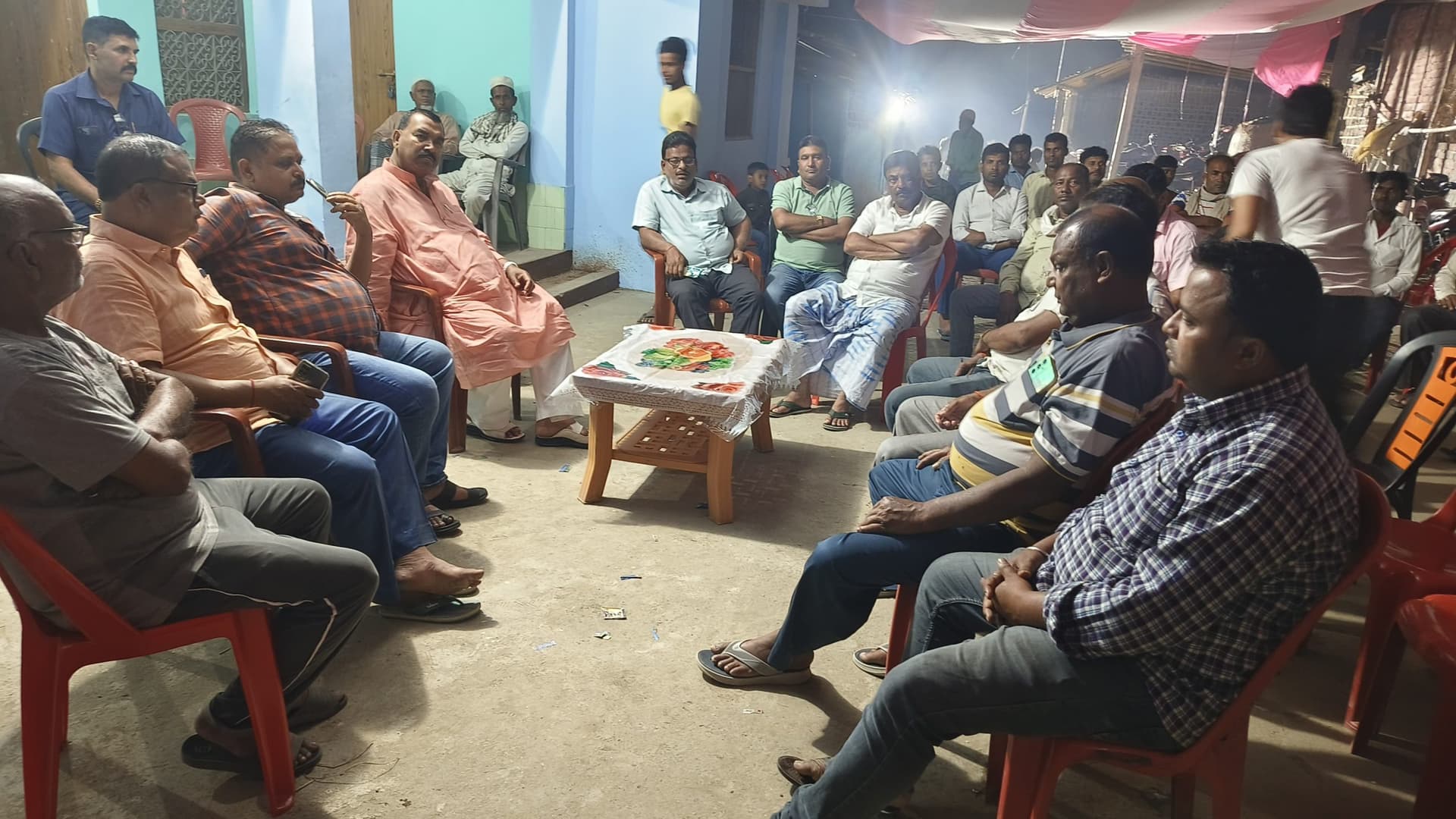 पूर्व मुखिया के पिता के जनाजे में उमड़ा सैलाब