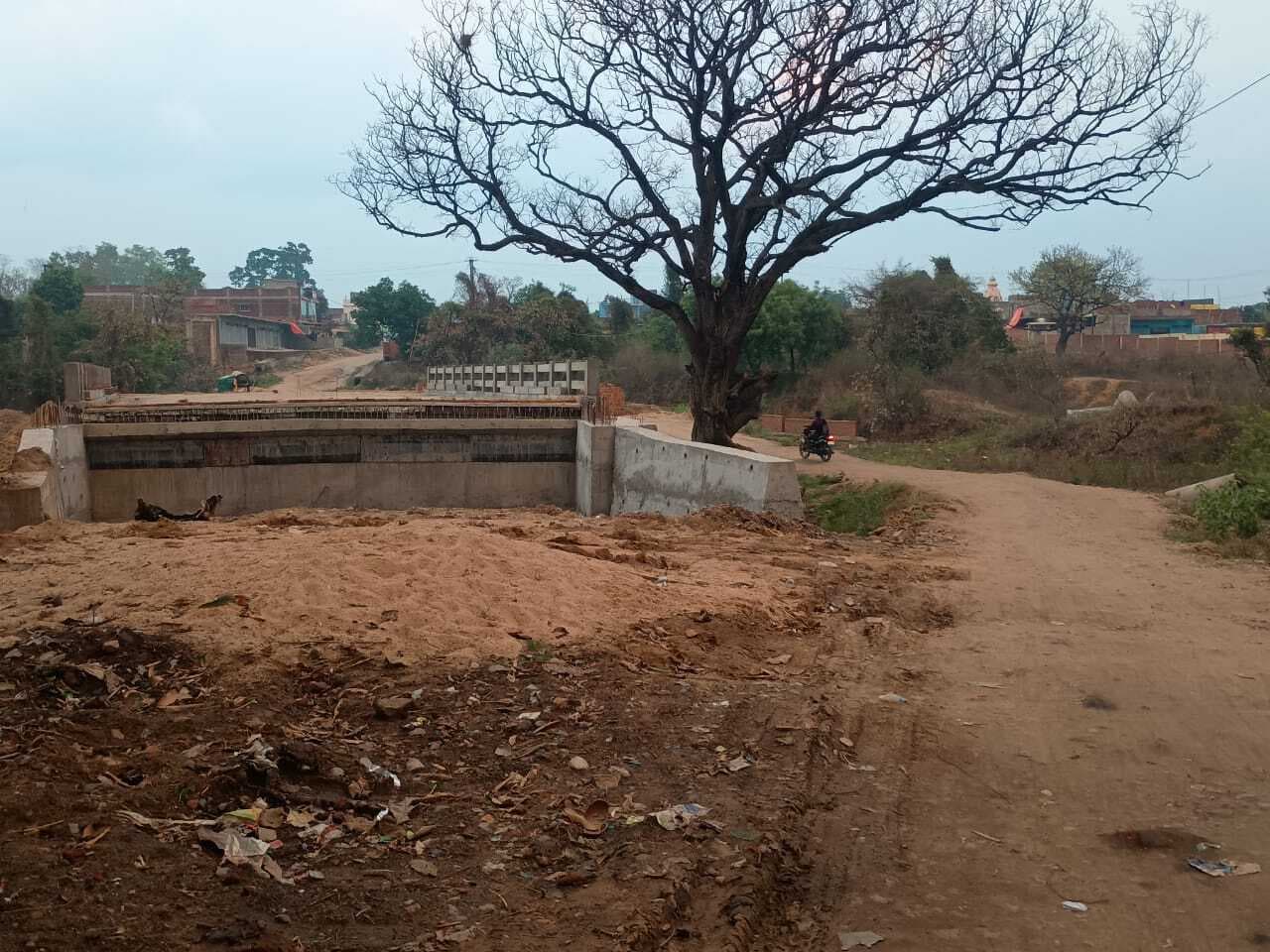 डेढ़ किमी सड़क सात वर्ष में नहीं बन पायी