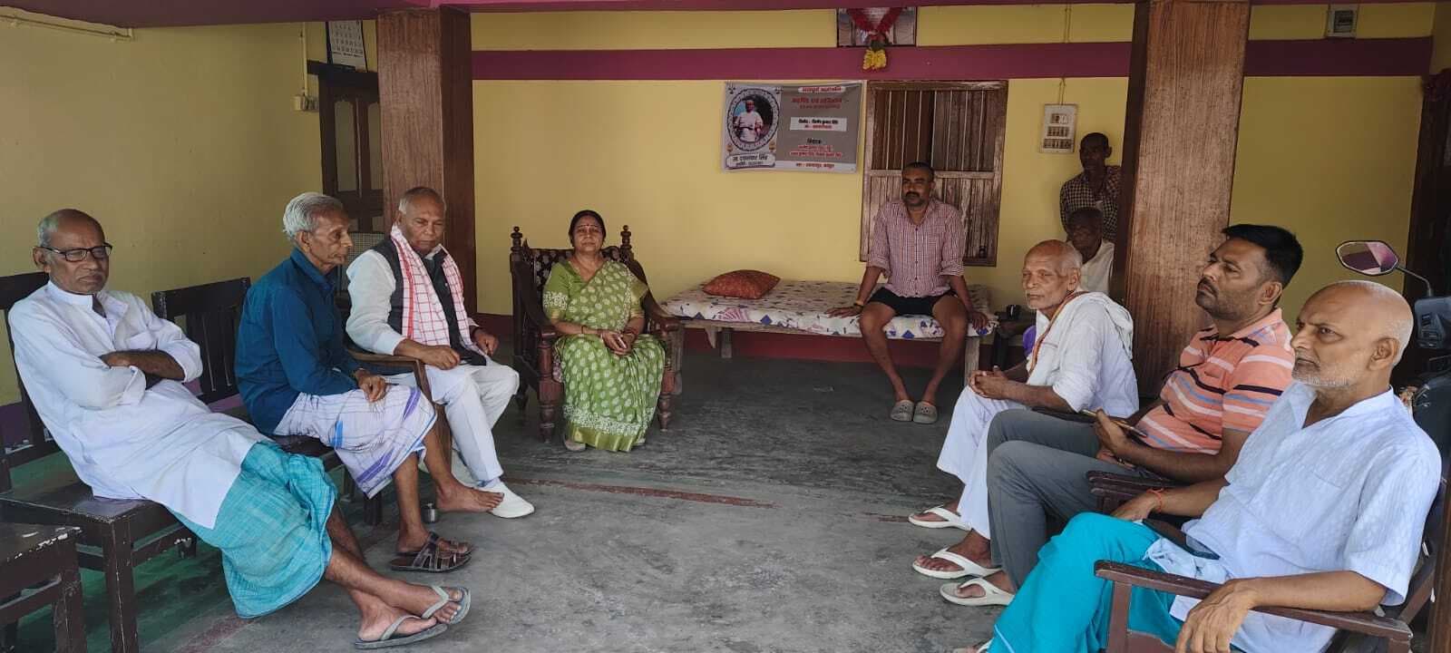 पूर्व मंत्री ने दयाशंकर के परिजनों को दिया सांत्वना