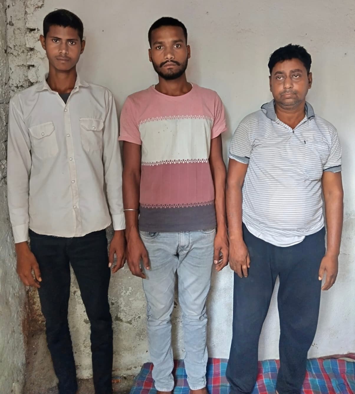 हथियार व कारतूस के साथ तीन युवक गिरफ्तार