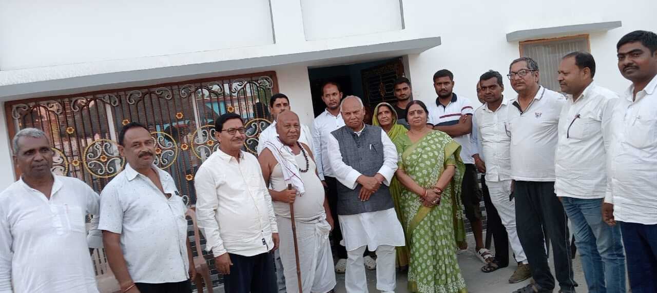 पूर्व मंत्री रेणु ने क्षेत्र के लोगों से मिल जानी समस्या