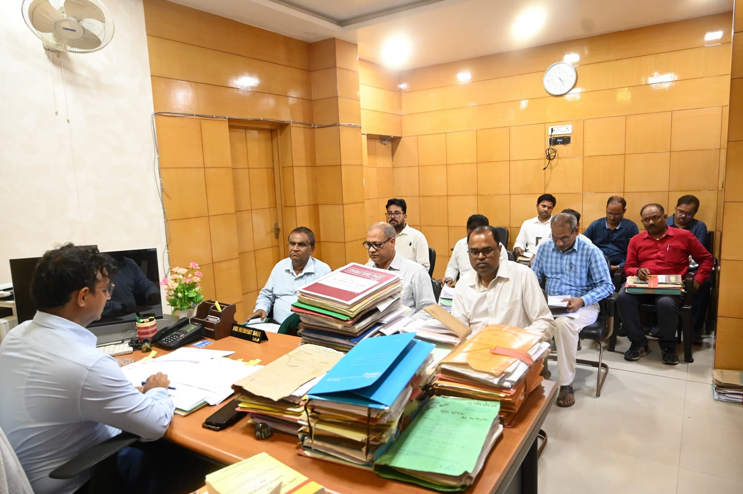 लाभुकों को सुअर पालन योजना का लाभ देने की प्रक्रिया करें तेज : डीसी