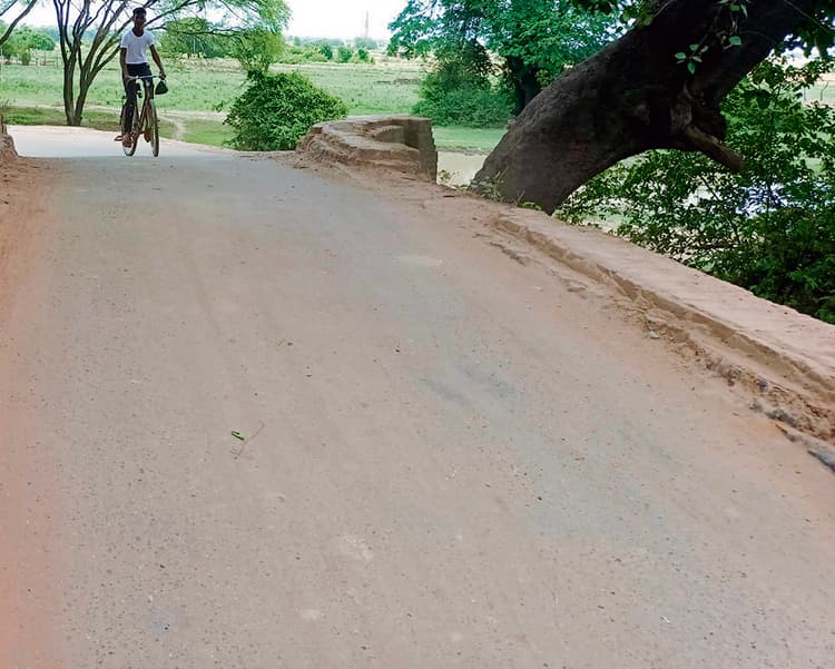 अकालूपुर नहर पुलिया दे रहा बड़े हादसे को आमंत्रण