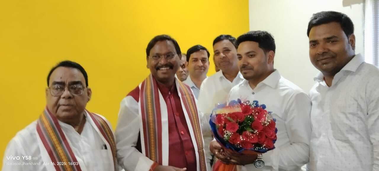 Political News :हफीजुल मंत्री का ही दायित्व संभालें : अर्जुन मुंडा